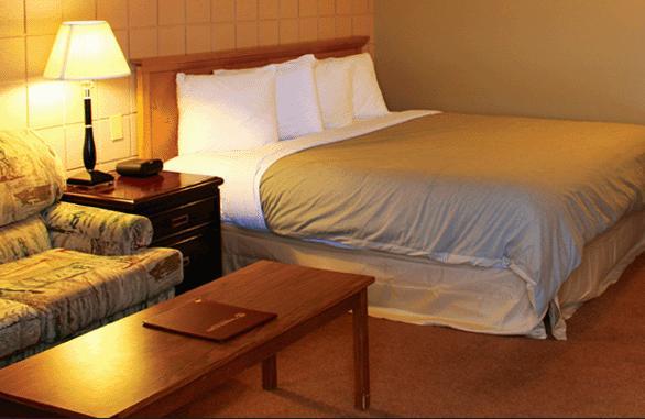 Canway Inn & Suites Dauphin エクステリア 写真
