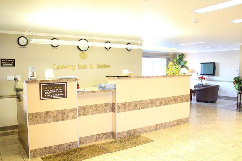 Canway Inn & Suites Dauphin エクステリア 写真