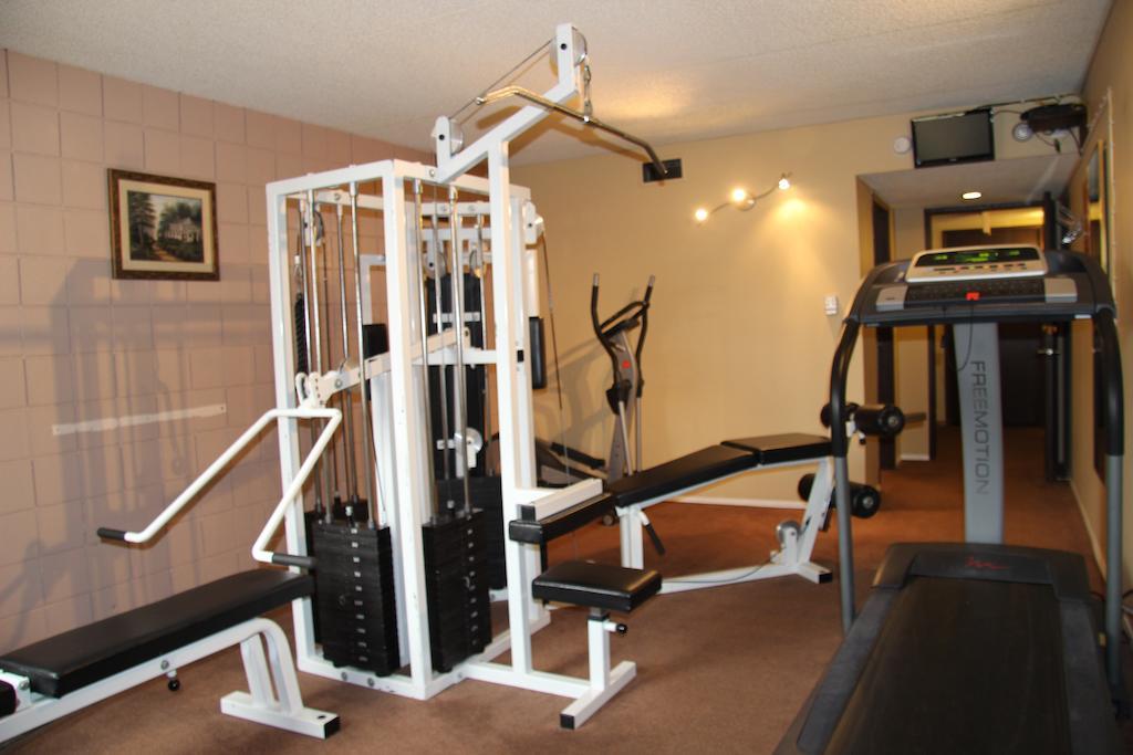 Canway Inn & Suites Dauphin エクステリア 写真