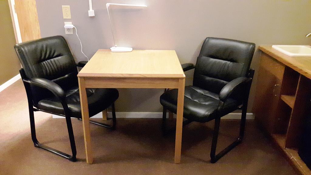 Canway Inn & Suites Dauphin エクステリア 写真