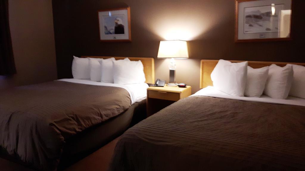 Canway Inn & Suites Dauphin エクステリア 写真