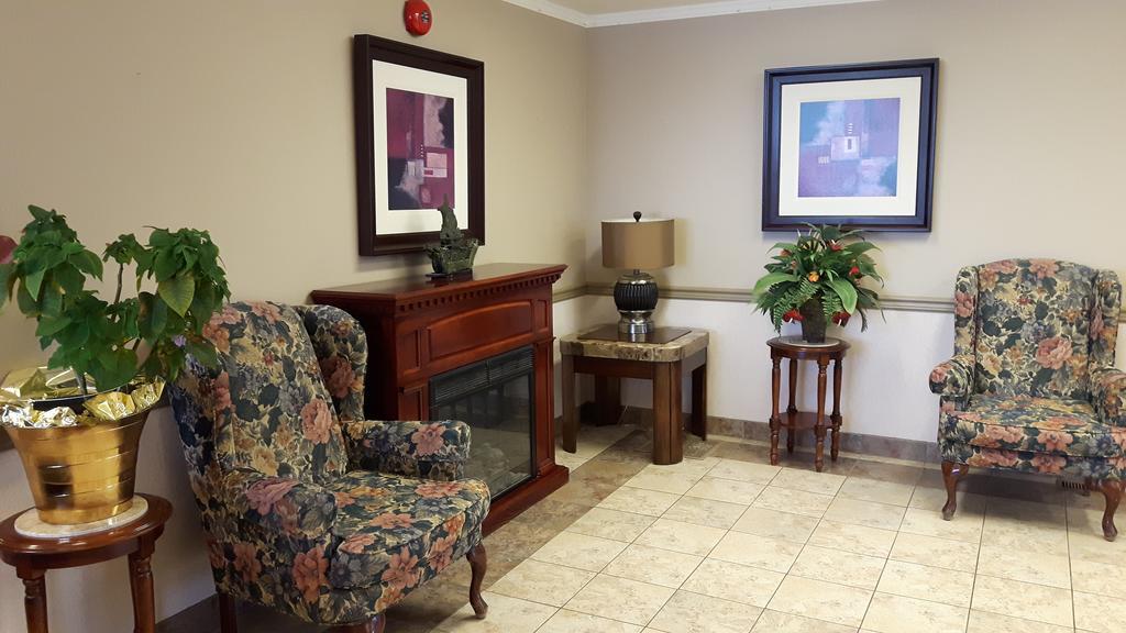 Canway Inn & Suites Dauphin エクステリア 写真